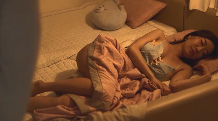 sex việt sục cu đang tự sướng với quần lót của nhân tình thì bị phát hiện